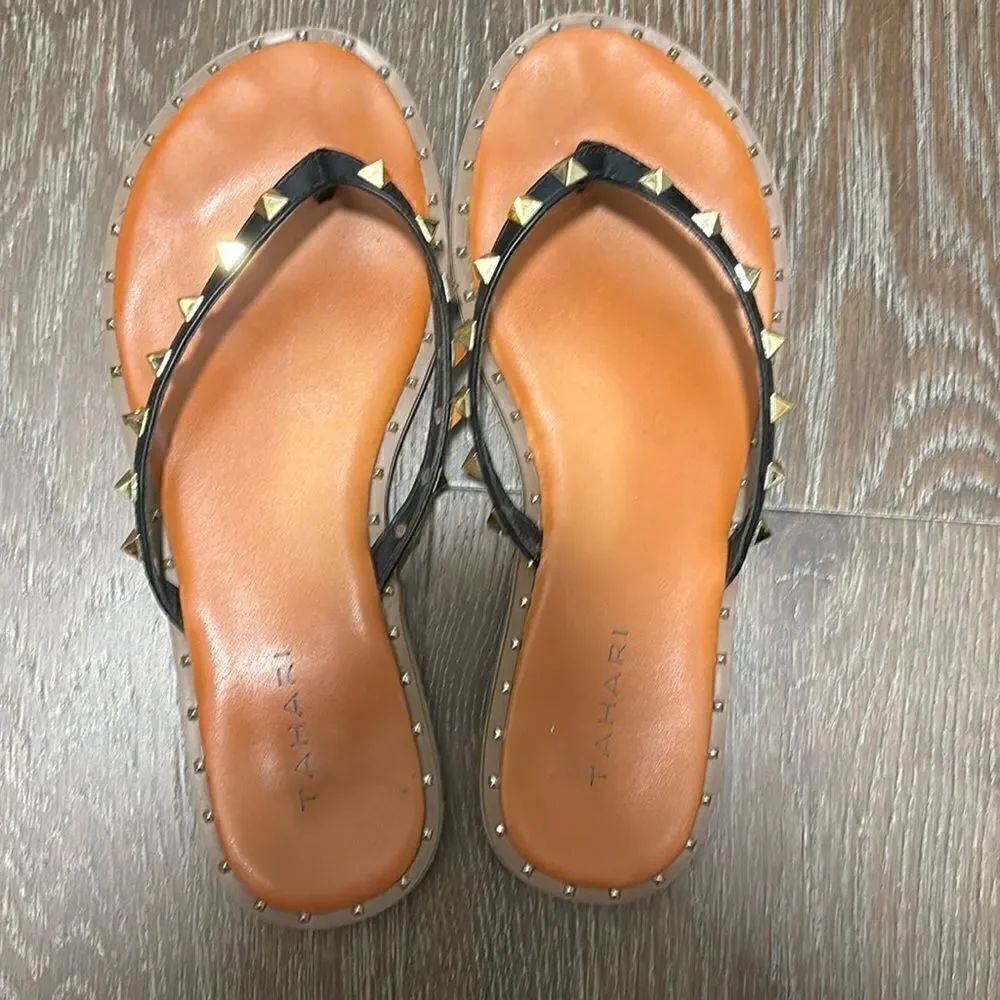 Tahari leather flip flops with gold studs - sz 9
